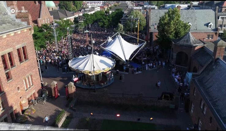 muziekfeest op het plein van sterren.nl te Waalwijk